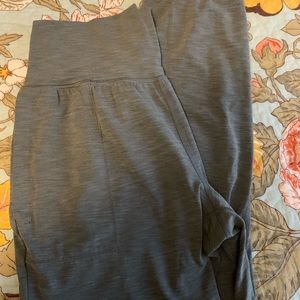 Athleta Salutation Joggers Size M EUC Gray